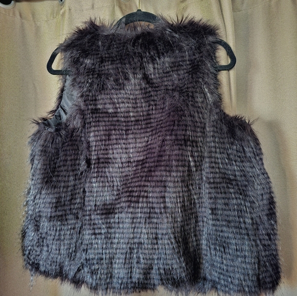 Vest - Picture 2 of 3